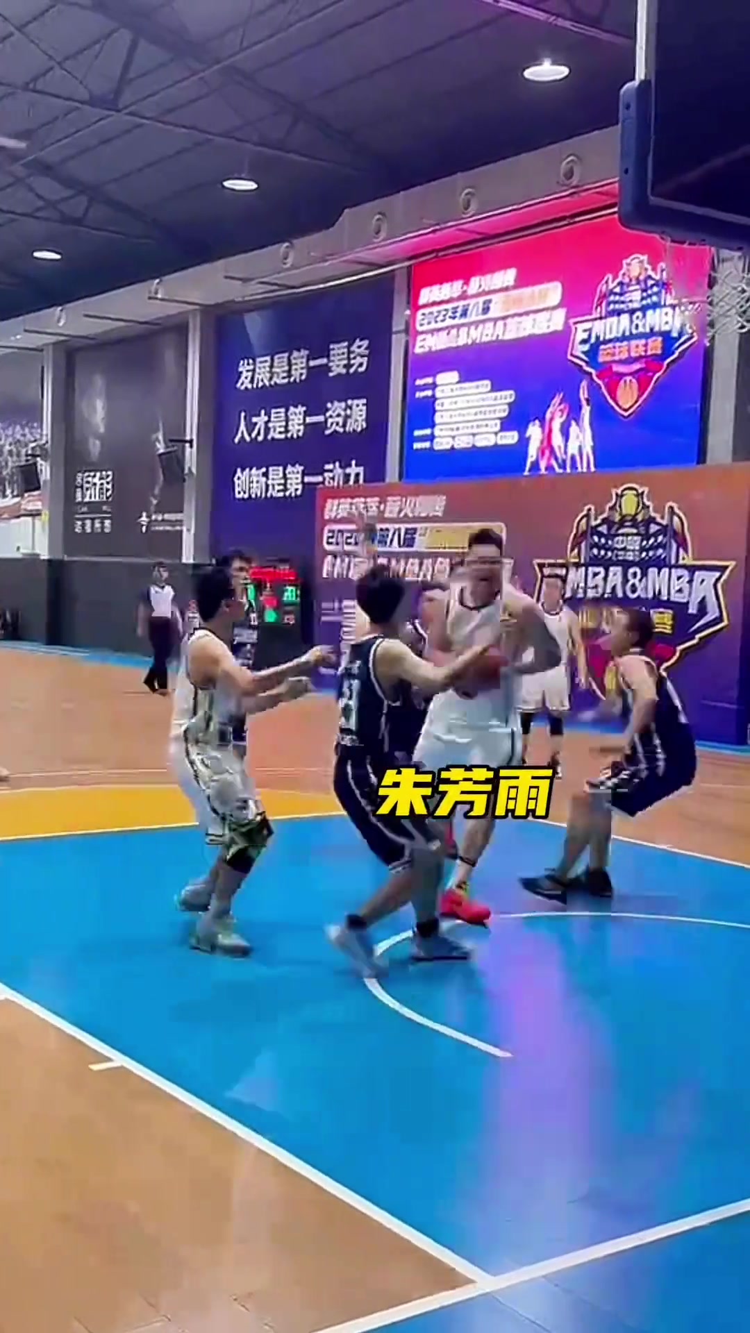 据说这个强硬的胖子是CBA本土历史三分王