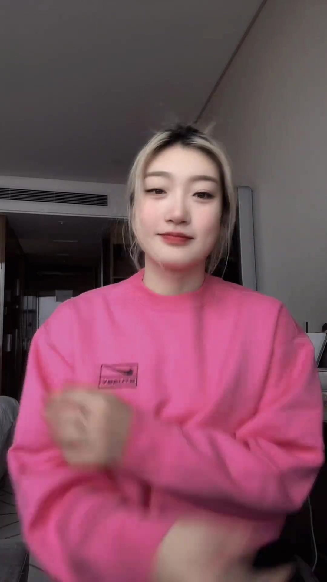 李梦挑战圣诞预热甜甜手势舞