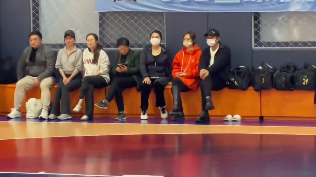 邓超&孙俪夫妇观看儿子篮球比赛