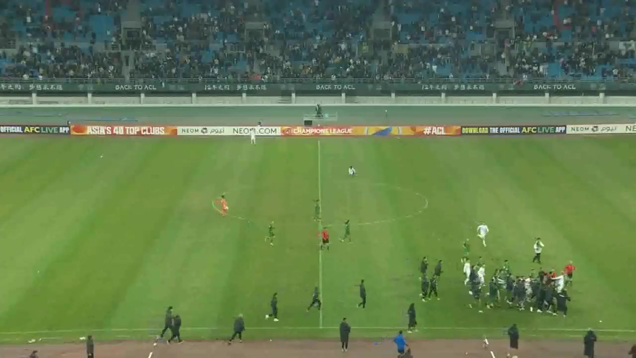 啥情况，浙江vs武里南联赛后，双方球员扭打在一起