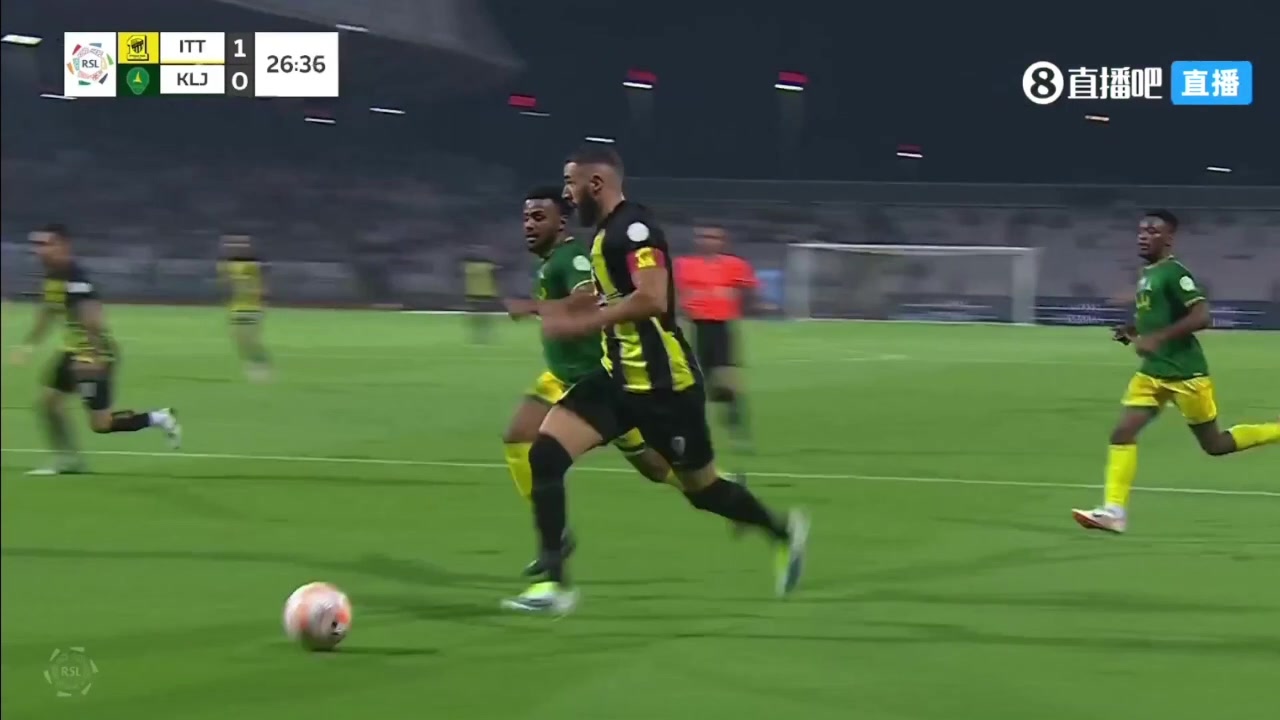 本泽马造点球亲自主罚命中！吉达联合2-0领先卡利杰！