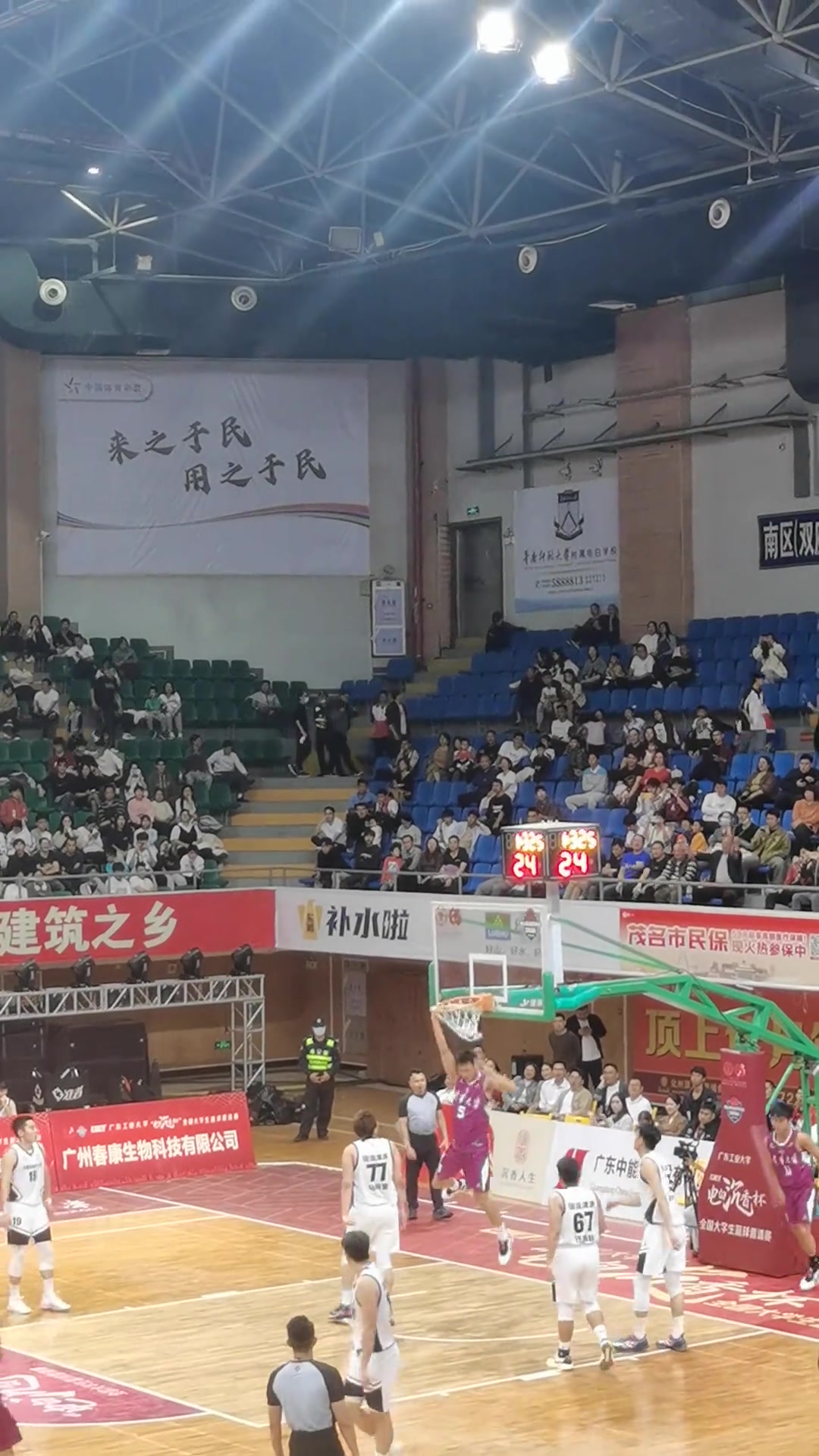 暴力！清华大学淡厚然比赛中扣碎篮板