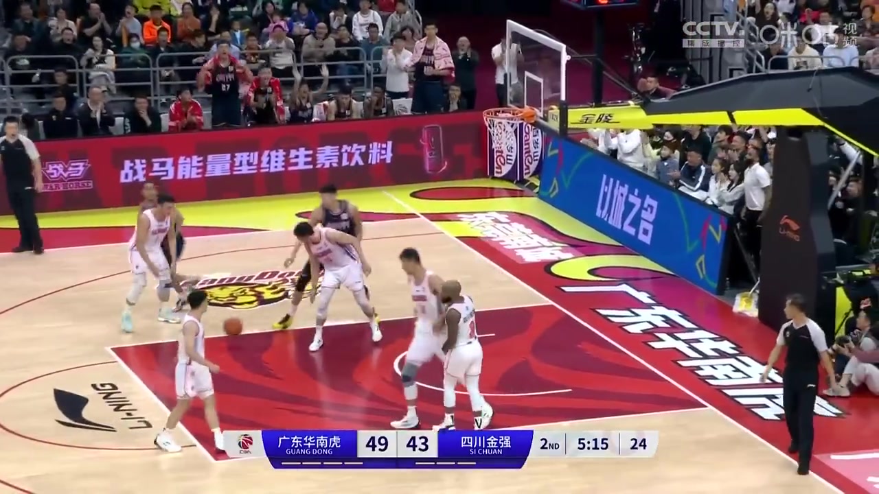 内外连线！沃特斯反击送高抛妙传，助飞周琦空接暴扣！