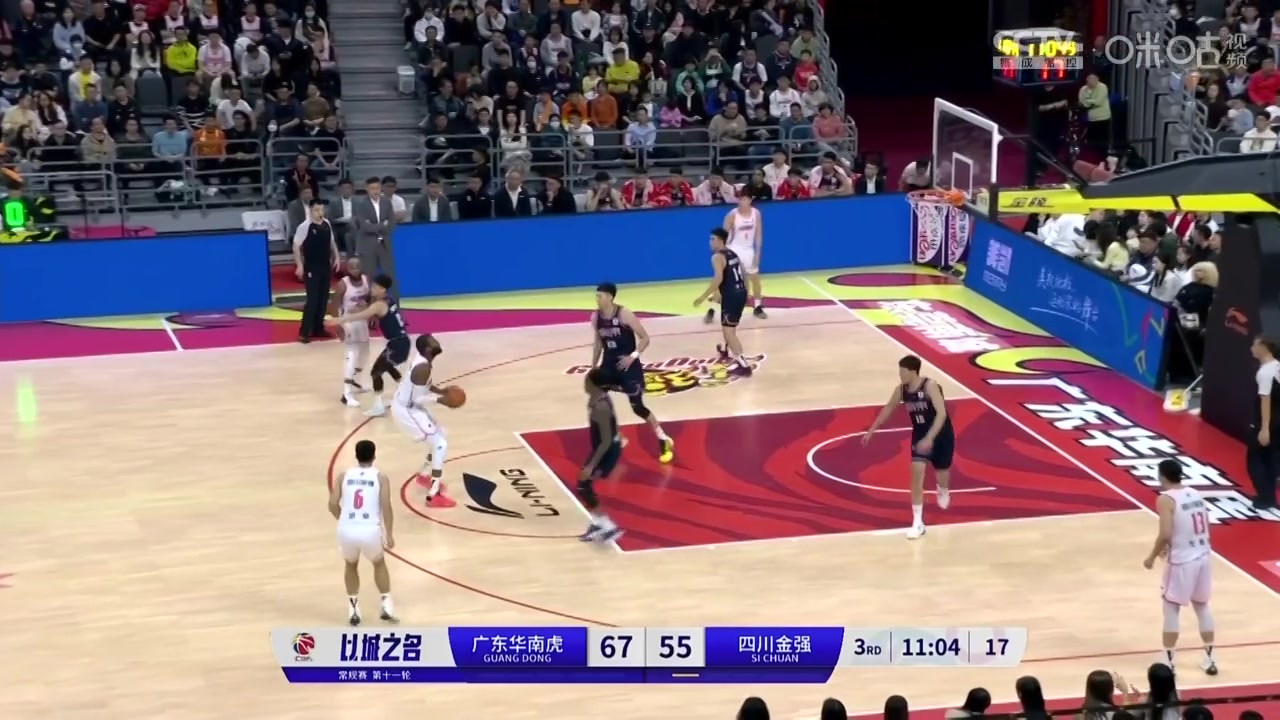 护框绝对是CBA最顶级！周琦防守遮天蔽日送门罗钉板大帽！