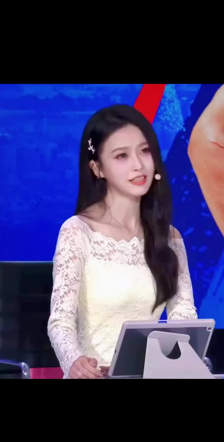 美女篮球主播辰辰 笑起来真甜啊~