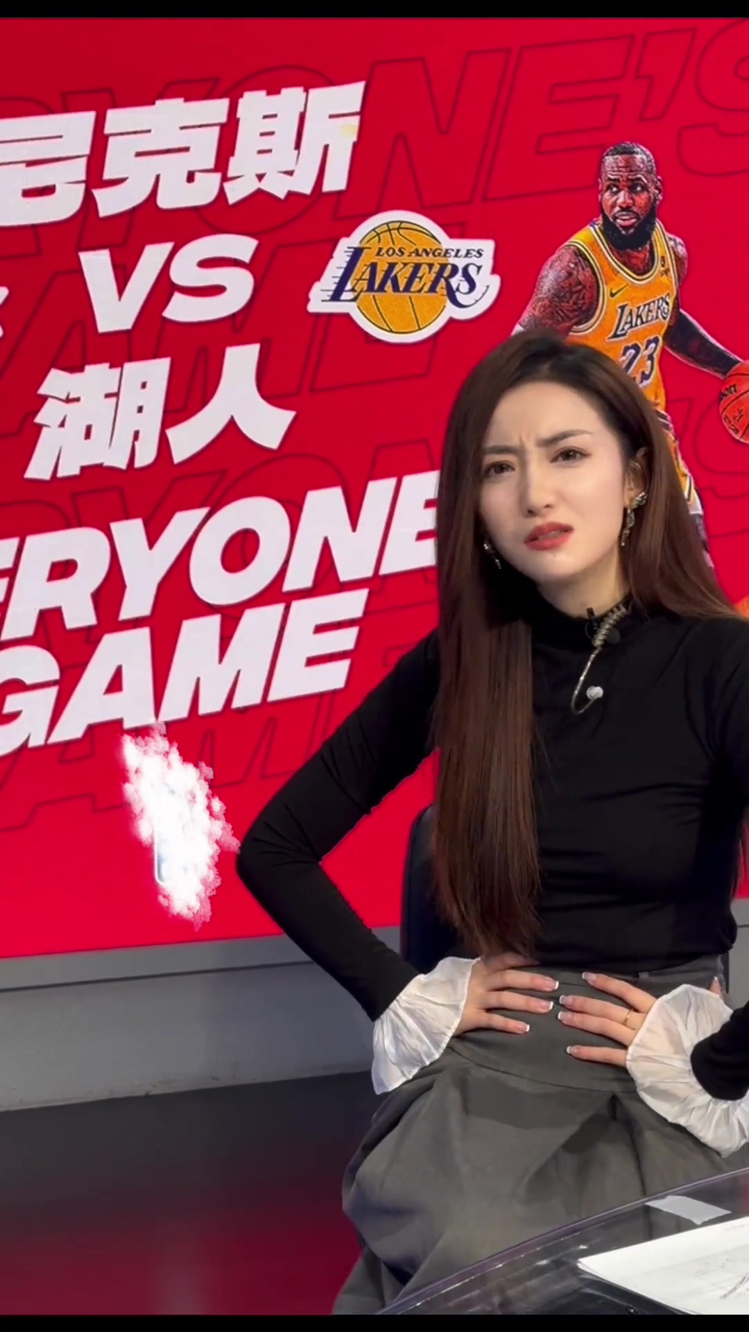 湖人输尼克斯！佳依十分郁闷：这赛季怎么这么卷啊 都这么厉害！