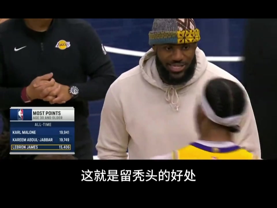 老詹：你扯什么秃头！徐静雨调侃詹姆斯：秃头好处就是好带帽子