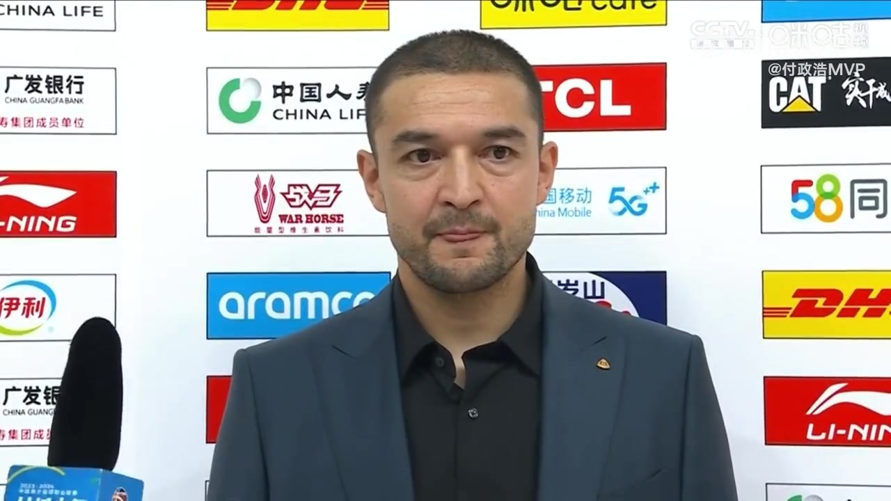 同曦遭遇六连败！！赛后西热力江接受采访时表情非常的不爽啊！