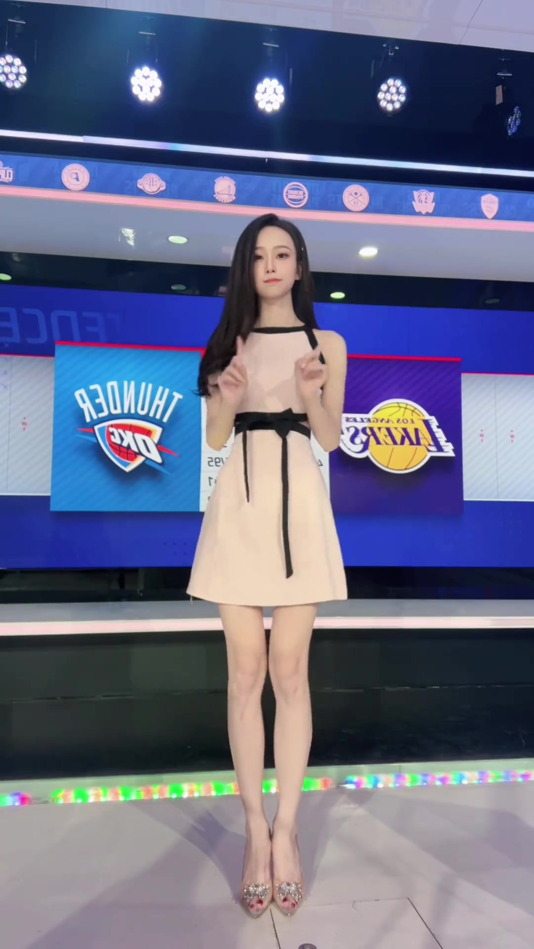 美女主播辰辰跳舞庆祝湖人终结四连败~