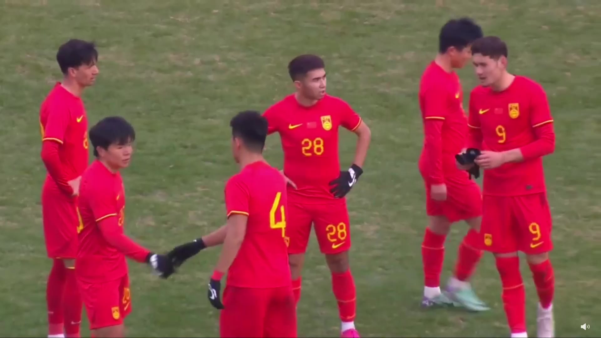 国足U23遭马来西亚绝杀！解说员：热身赛嘛，要给球员犯错余地