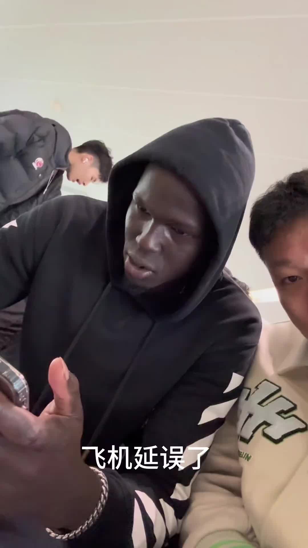 脸都黑了！外援梅克打麻将组13幺失败 三小时输20万欢乐豆