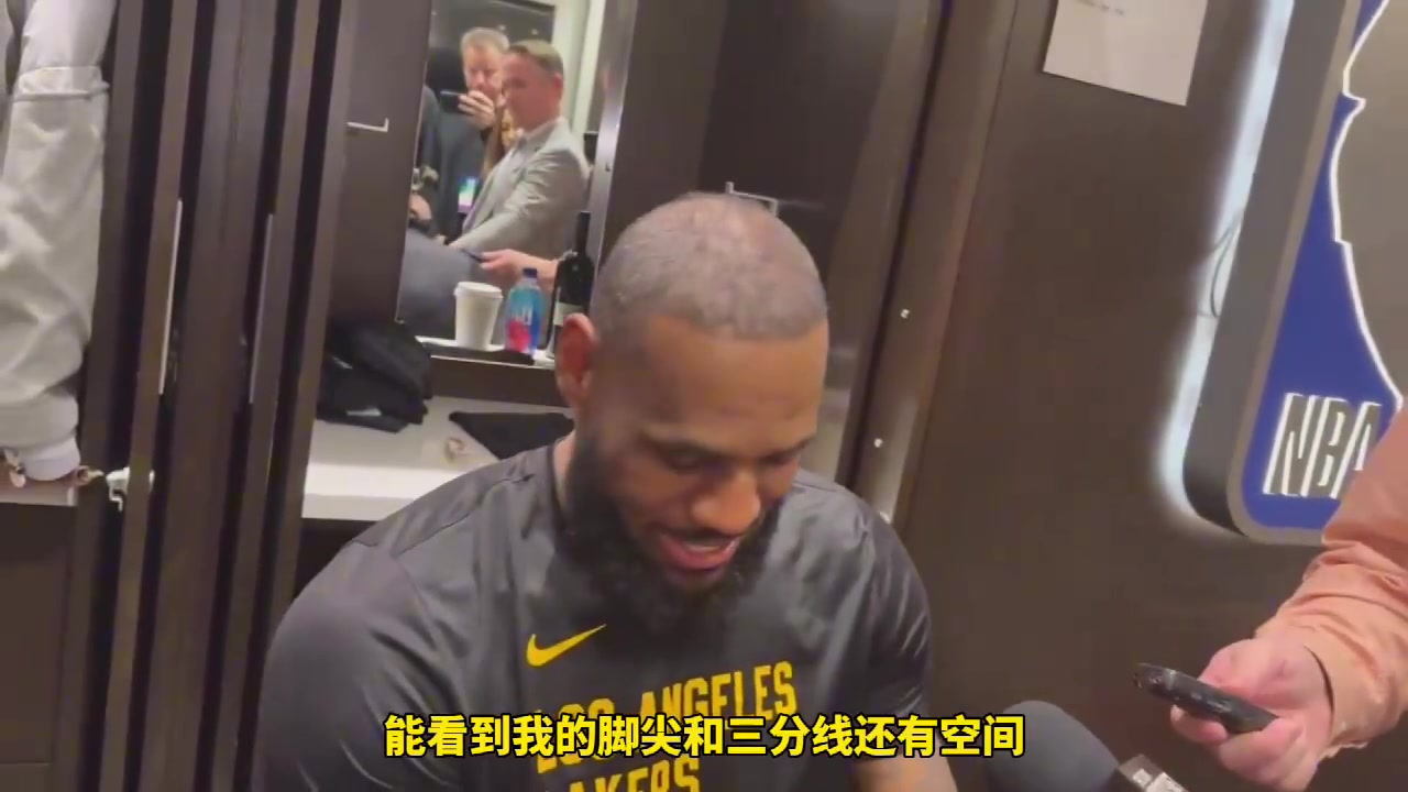 詹姆斯赛后：很明显我的绝平三分没踩线，回放中心工作没做好！