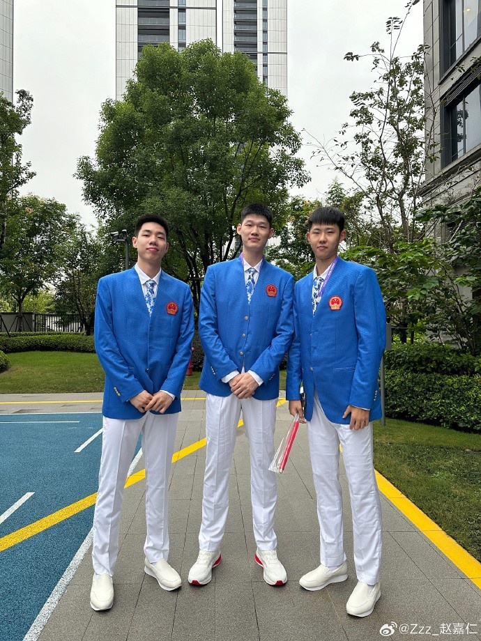 加油！中国三人男篮球员赵嘉仁晒亚运会现场照