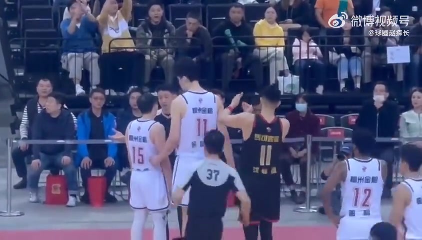 怪不得暴怒！媒体人透露：王奕博与裁判理论 最后被裁判骂了