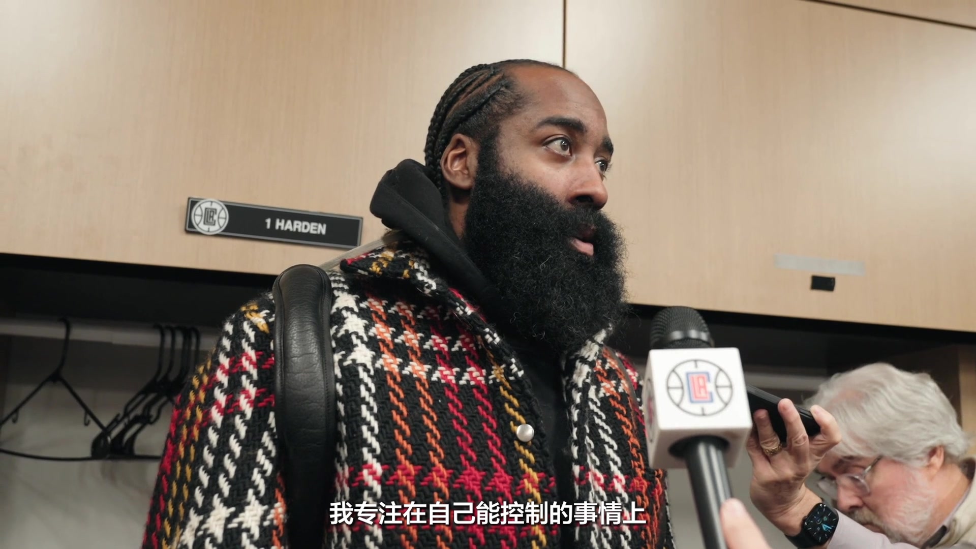 哈登：为小卡续约开心希望乔治也续约 至于我现阶段 好好打球
