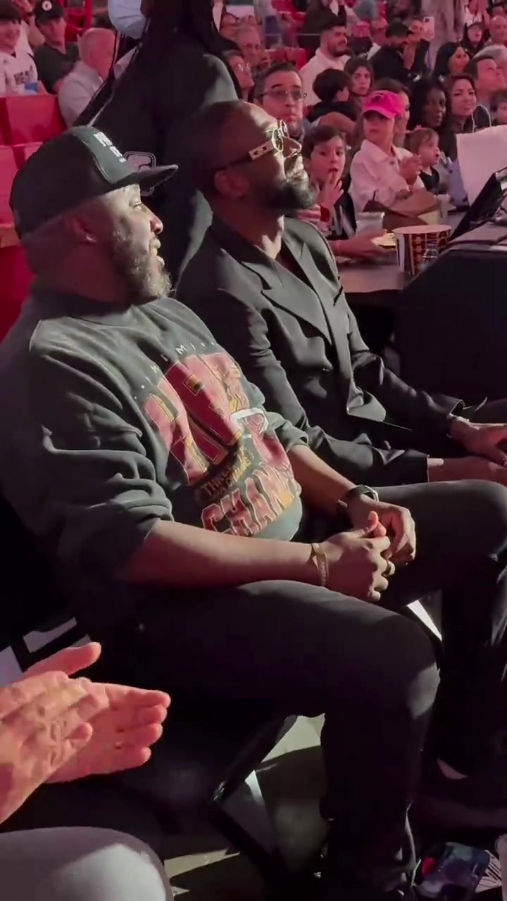 不愧队史第一人！热火播放视频致敬韦德 吉祥物给韦德送上3号战袍