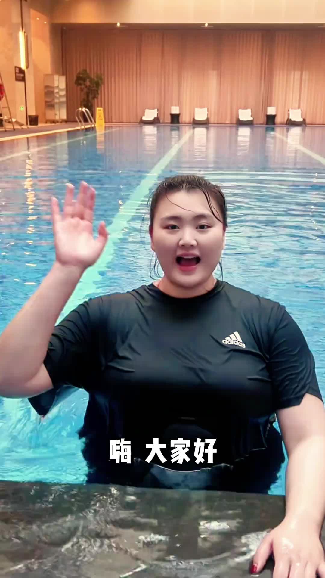 “大宝贝”刘禹彤晒水上训练 教练PUA：安妮老漂亮了