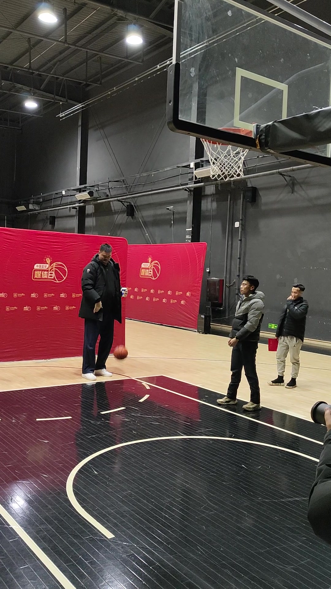 你要知道 以前火箭和中国男篮 技术犯规罚球都是他来执行