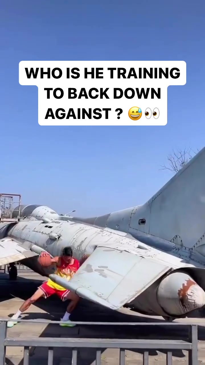 撞火车、撞飞机、撞挖掘机！