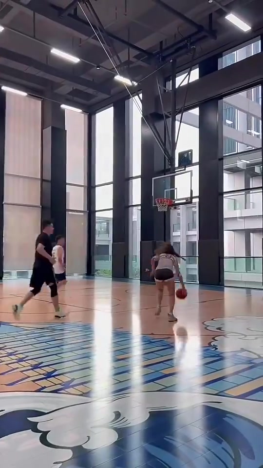 和这么壮的小姐姐打全场，需要注意什么？
