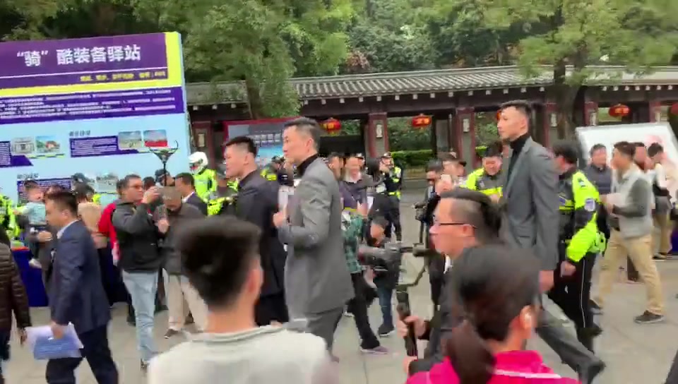 2019年的广东宏远出街，简直就是男模队啊