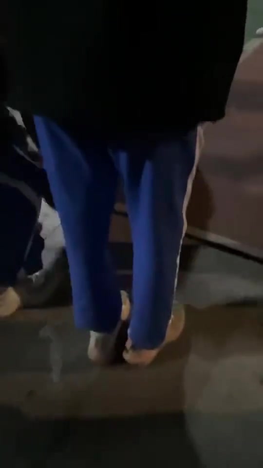 小哥这么打球不怕被人打吗？
