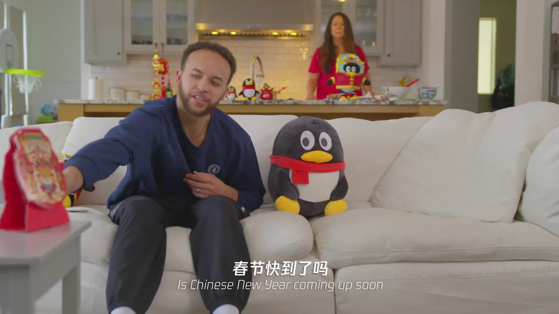 写福字包饺子穿唐装！李凯尔拍了拍你并说“新年快乐”！