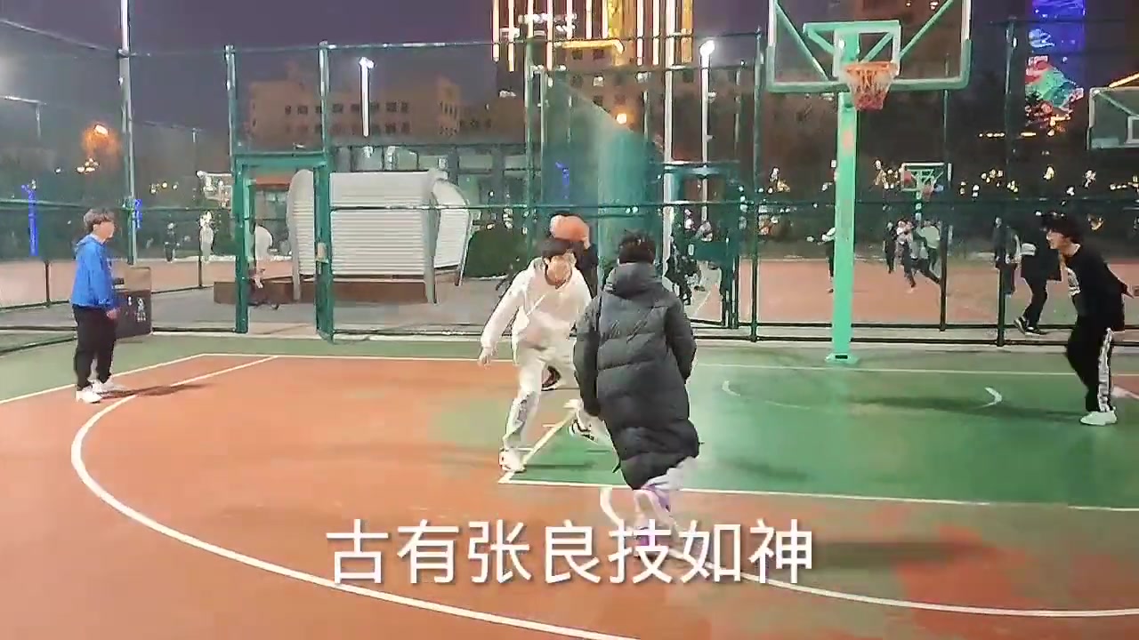 网友恶搞勇士“电梯门”战术