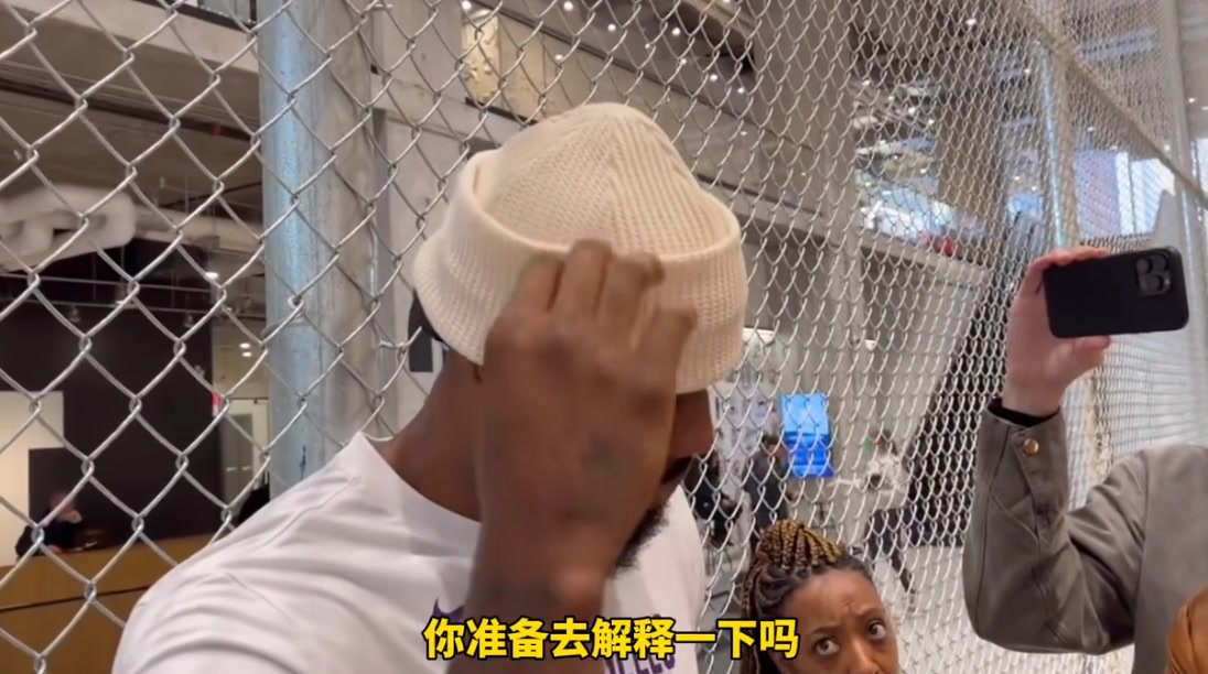 简单干脆！詹姆斯：不解释沙漏含义 不知会不会执行球员选项