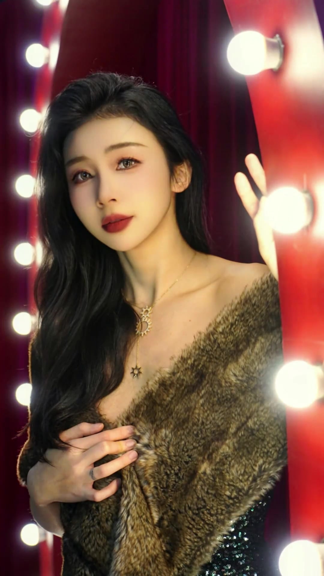 老板娘啊！张曼源的《繁花》中老板娘李李的装扮如何啊？