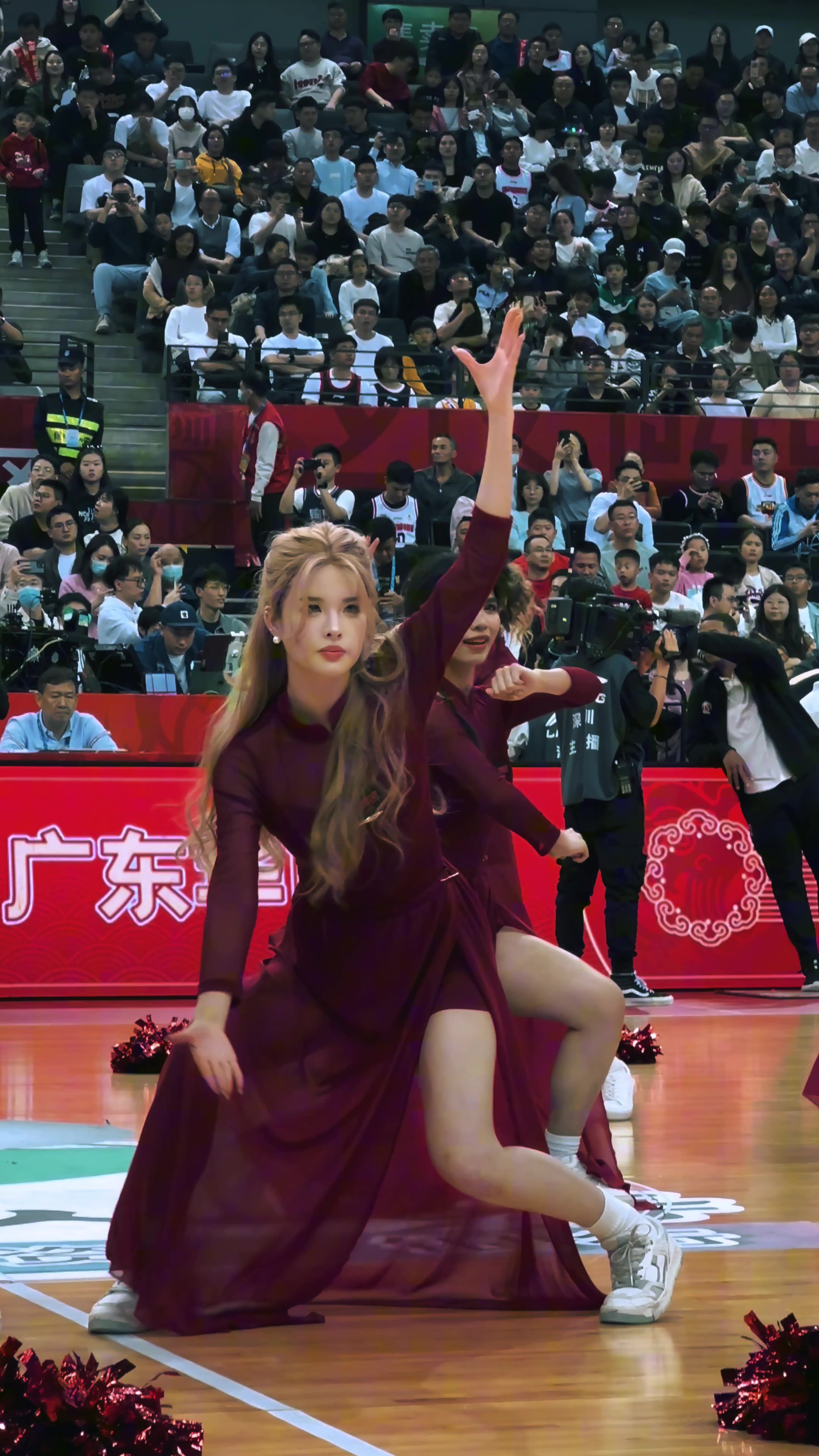 深圳美女啦啦队，跳得能让你动心吗？