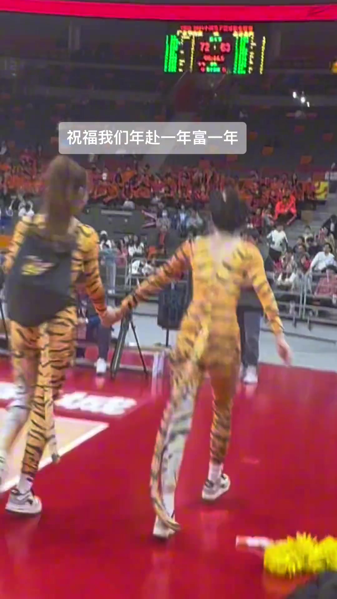 其实一山也容得下二虎！广东拉拉队 给个机会让咱演一次武松