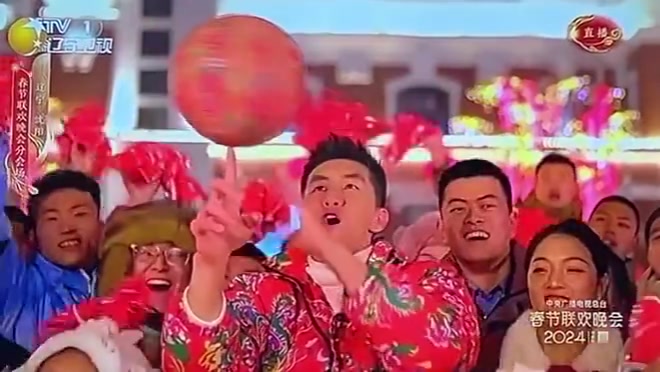 上春晚了！郭艾伦亮相龙年春晚 在台上表演转球