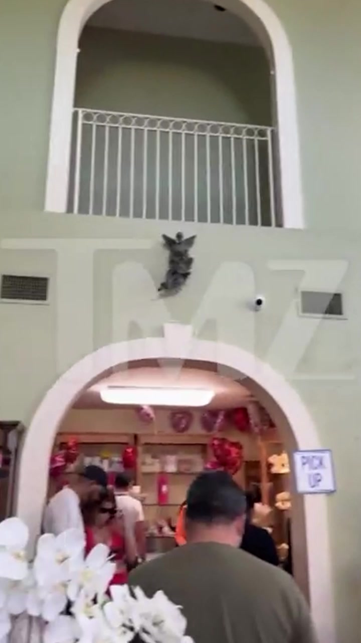 分手是假？乔丹儿子与皮蓬前妻在情人节共同出现在花店