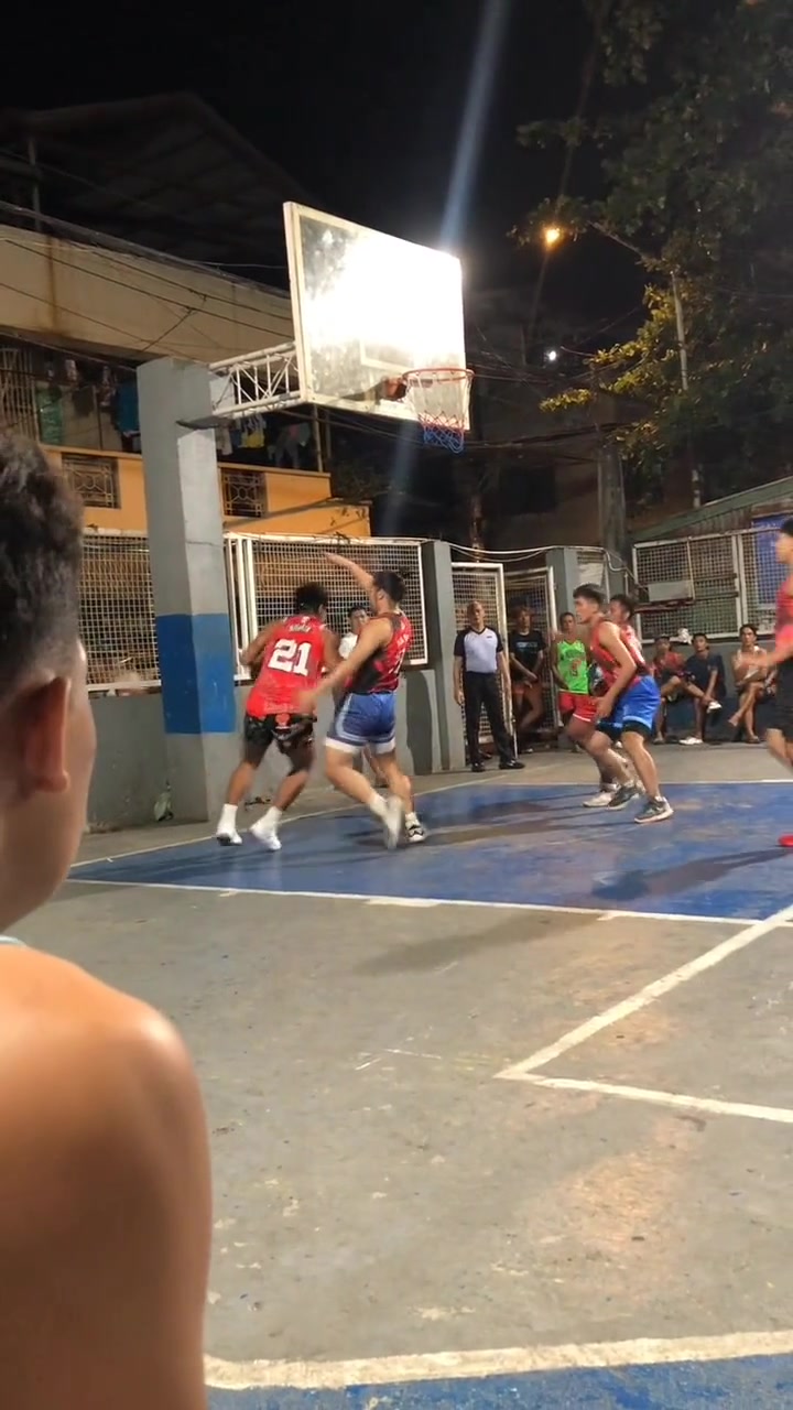 说进攻犯规的是不是该改打乒乓球了