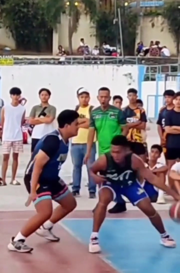 野球场的强度不比现在的NBA大？