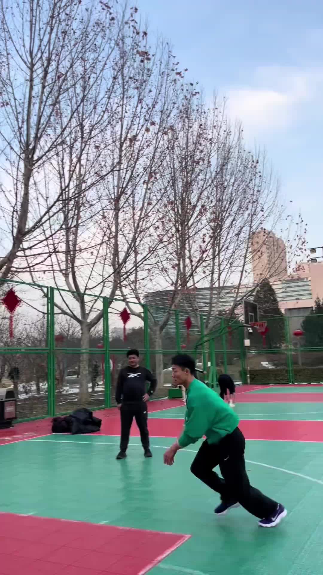 “吧友们，我这扣篮去NBA能夺冠吗？”