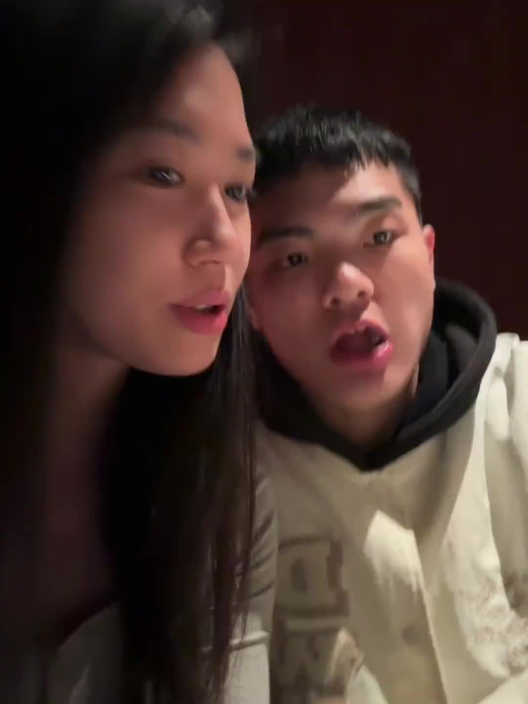黎伊杨女友秀恩爱！长相清纯可爱毫无网红痕迹