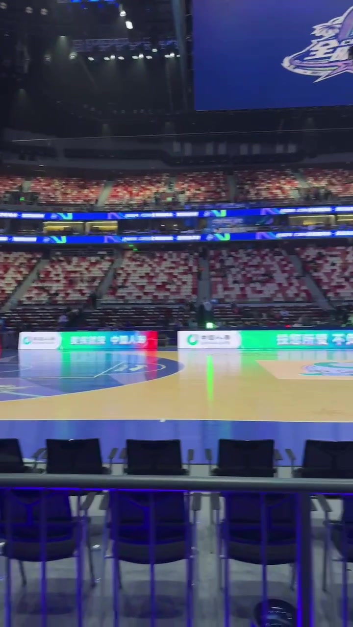 大家都还没入场么？CBA全明星星锐赛现场，都没啥球迷呀！
