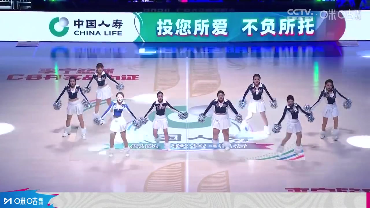 CBA全明星星锐赛中场啦啦队表演！C位的小姐姐很抢眼！