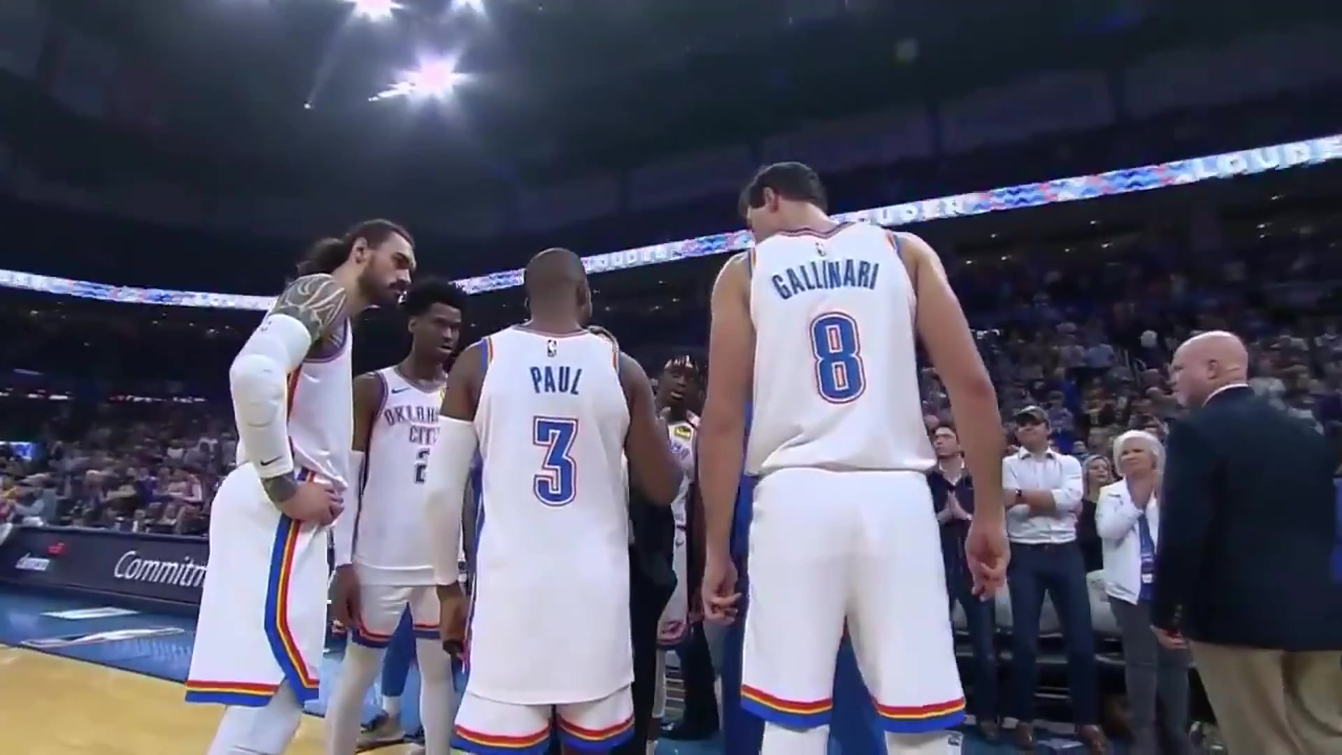 四年前的今天，NBA正式因疫情停摆！原本已到场观战的女球迷直接在看台上哭了！