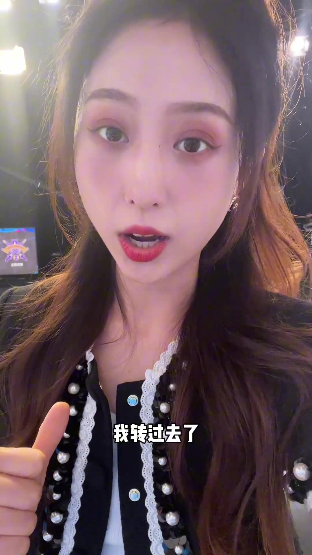 美女主播吐槽直播间光线：主持人上了镜 长相就不是自己能决定的