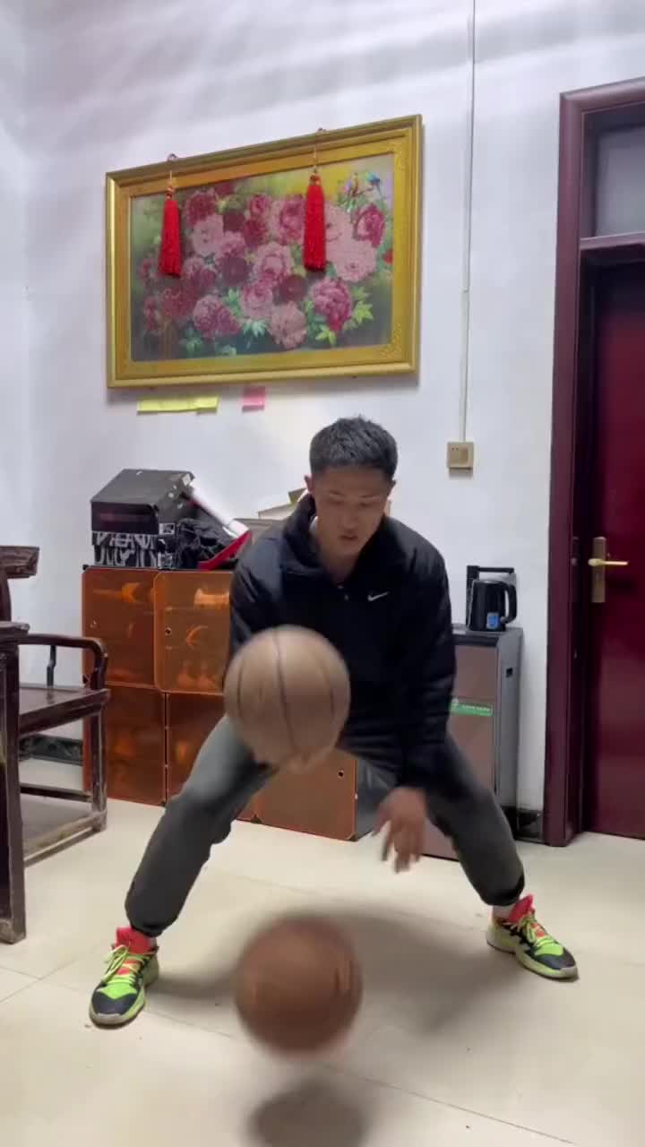 打过才知道多难！这震荡运球水平能秒杀多少CBA后卫？