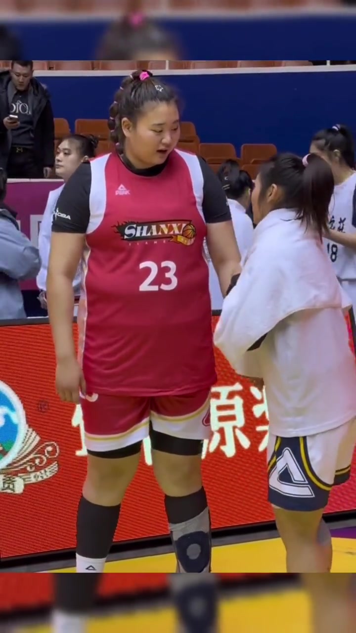 小辫子可爱！女篮大宝贝刘禹彤和张敬一身材对比差距有多大？