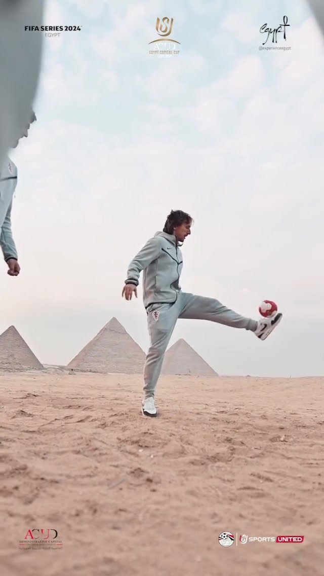 萨拉赫当导游？克罗地亚国脚们在埃及金字塔踢足球