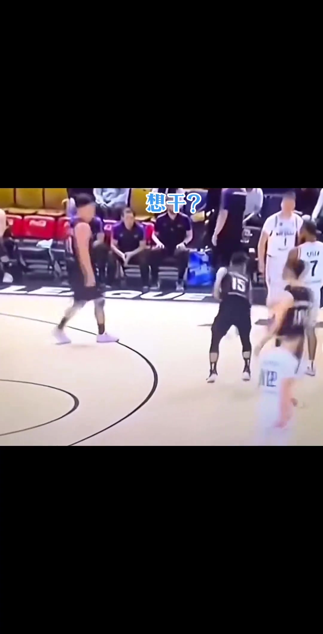 这样的抱摔动作放现在NBA得禁赛多久？