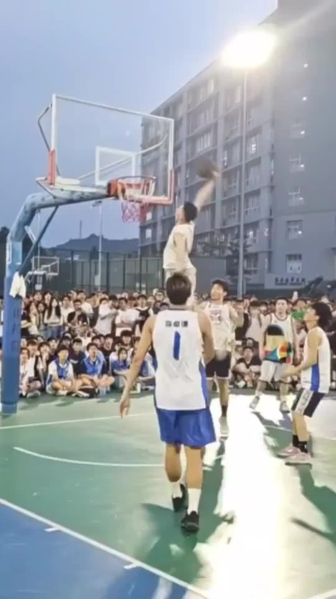 球球炸裂！国内实战扣篮第一人 钟显超