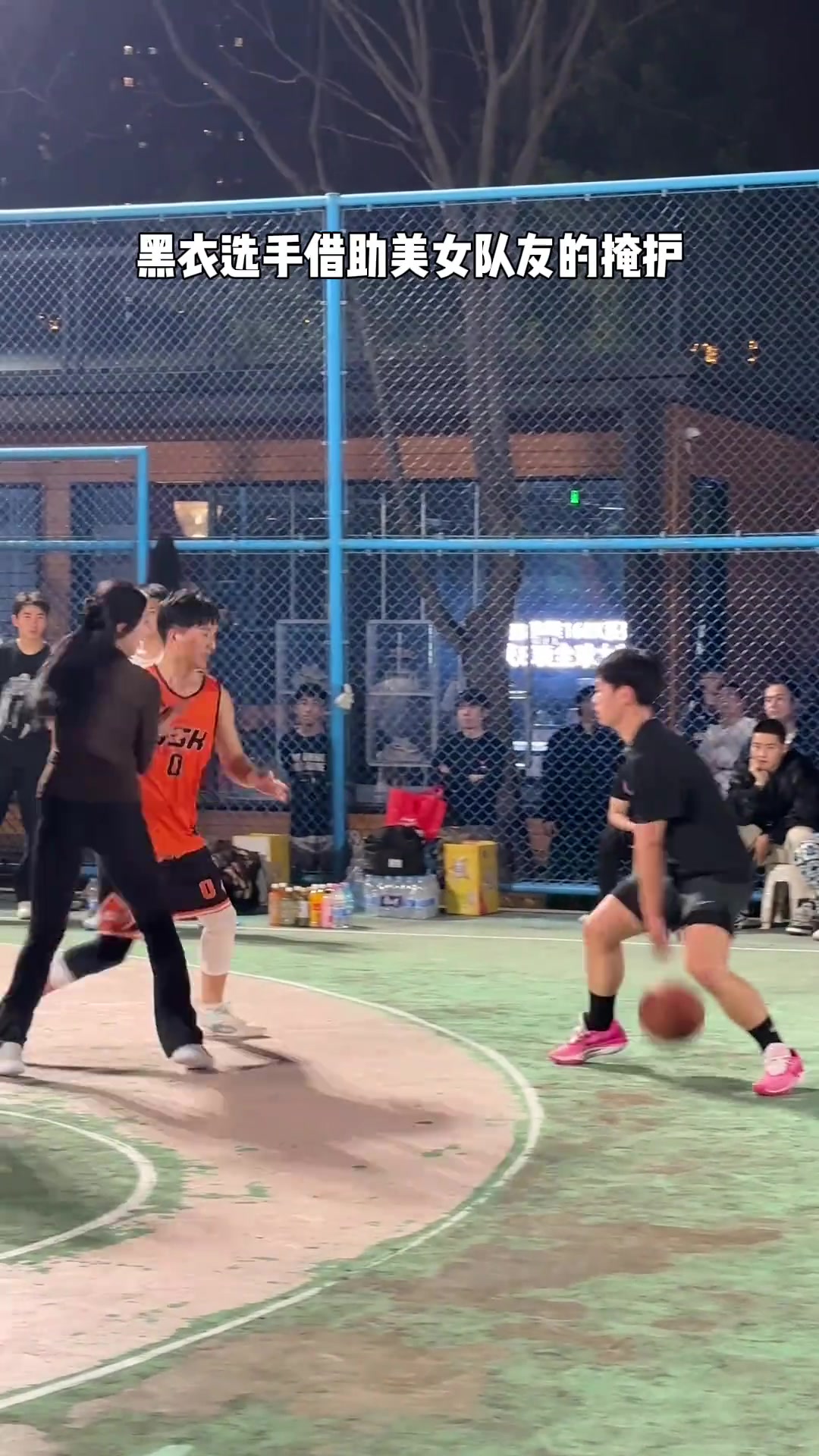 来说说这球怎么判？是走步吗？
