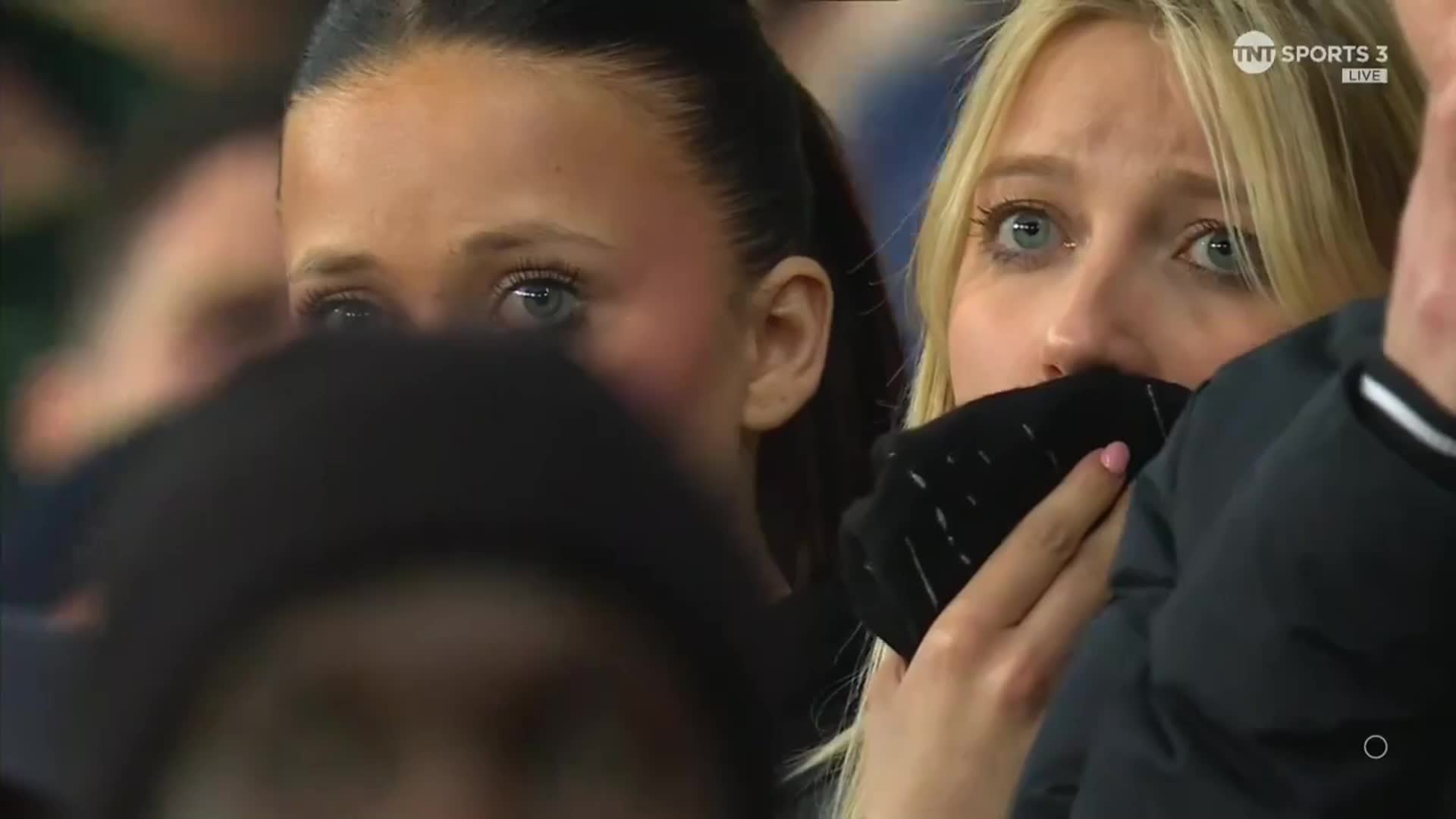 法国天敌！大马丁让法国美女球迷惊呆&小球迷痛哭