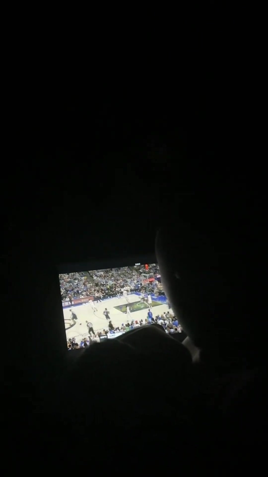 人妻不满老公半夜看比赛吐槽：他救过你的命？好看吗？凌晨3点看哈登